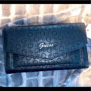 NWT Guess black clutch/wristlet